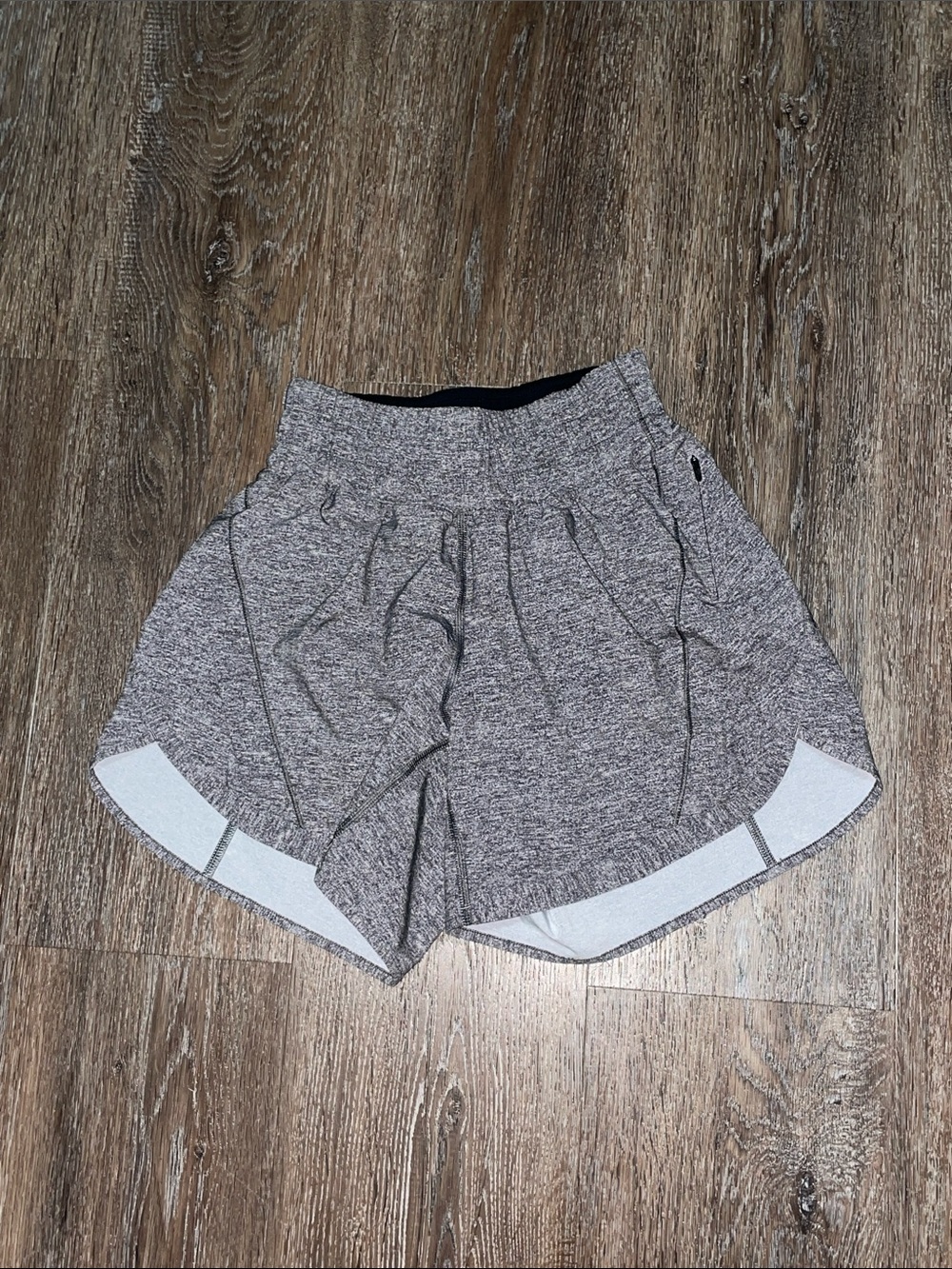 Like New Lululemon Matching Workout Set. Size 2 - Picture 5 of 10